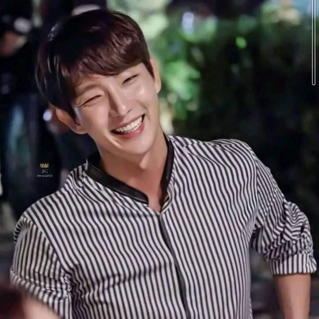 Behind-the-scenes cut of Lee Joongi