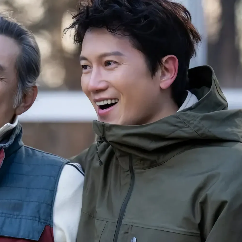 Behind-the-scenes cut of Ji Sung