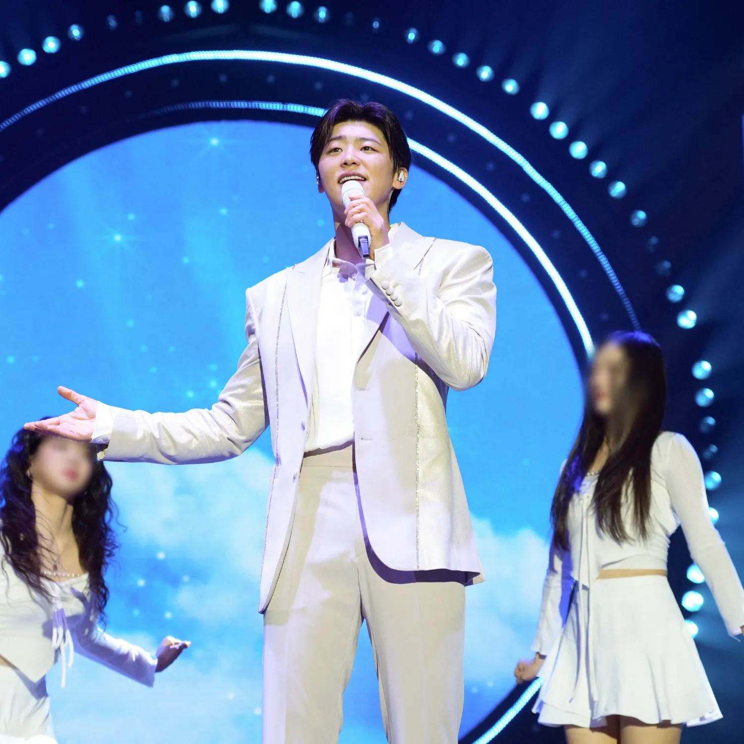 A moment captured by a fan of Park Jihyeon