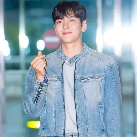 A moment captured by a fan of Ji Changwook