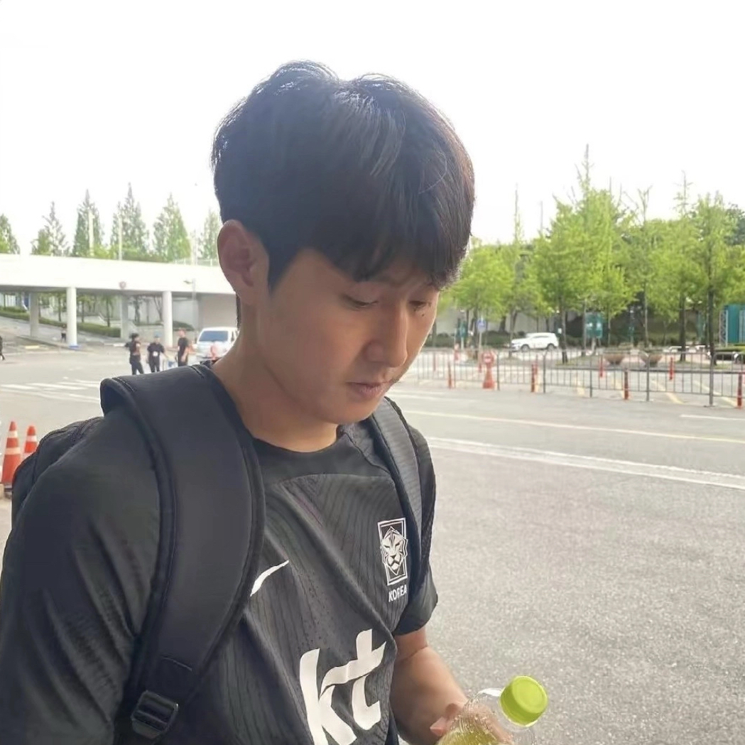 Behind-the-scenes cut of Lee KangIn