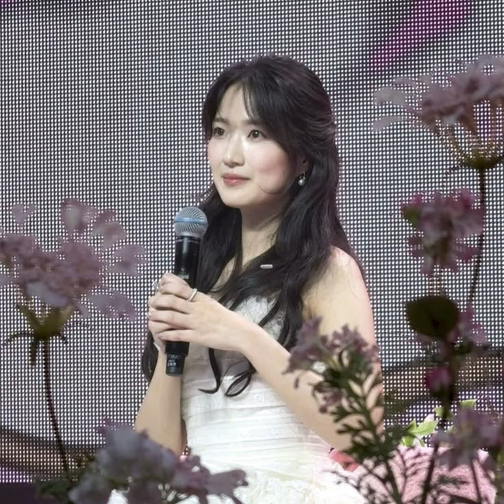 A moment captured by a fan of Kim Hyeyoon