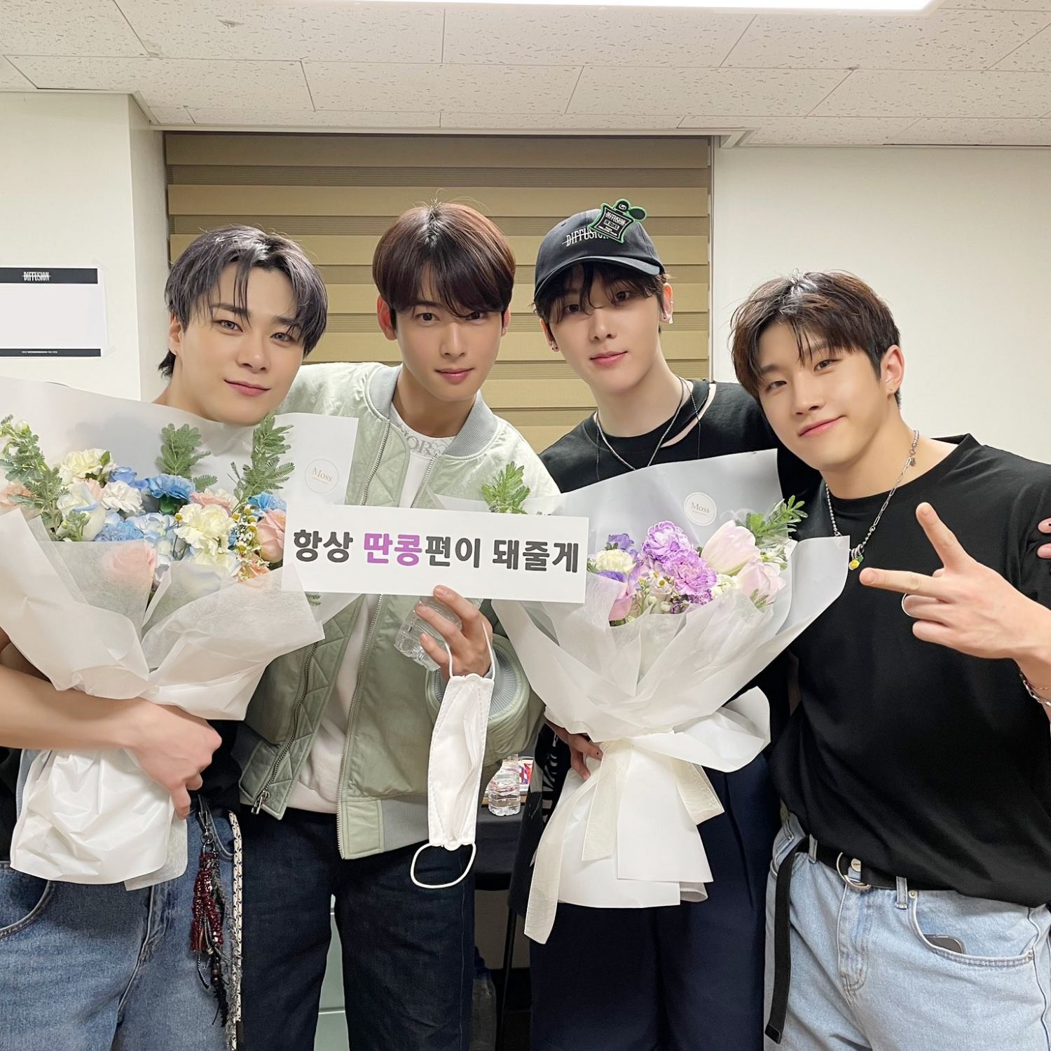 粉丝拍下的车银优瞬间