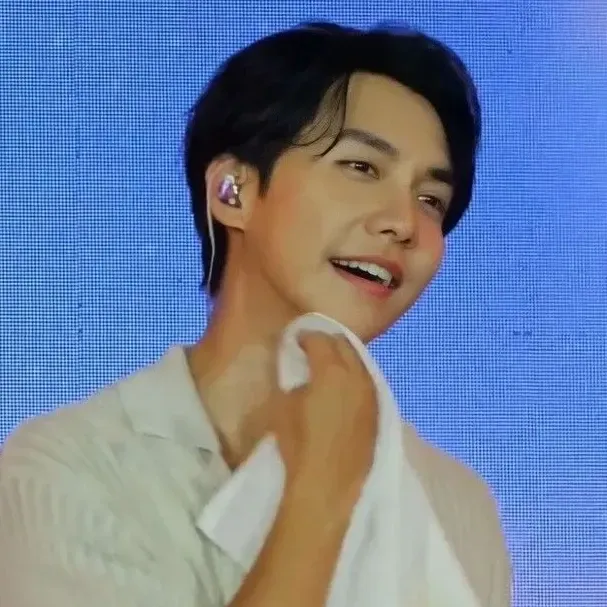 Momen yang diabadikan oleh penggemar Lee Seunggi