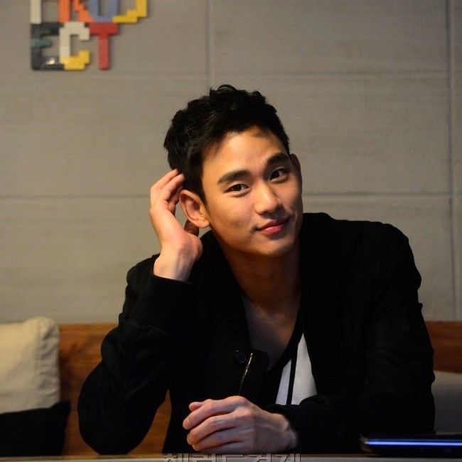 Foto kegiatan terbaru dari Kim Soohyun