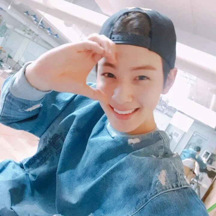 A moment captured by a fan of Cha Eunwoo