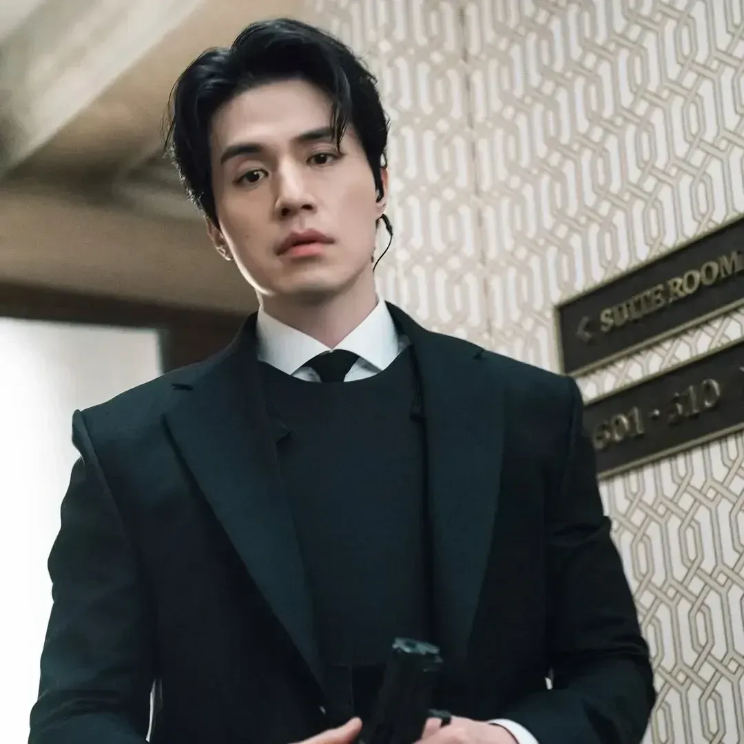 Recent activity shot of Lee Dongwook