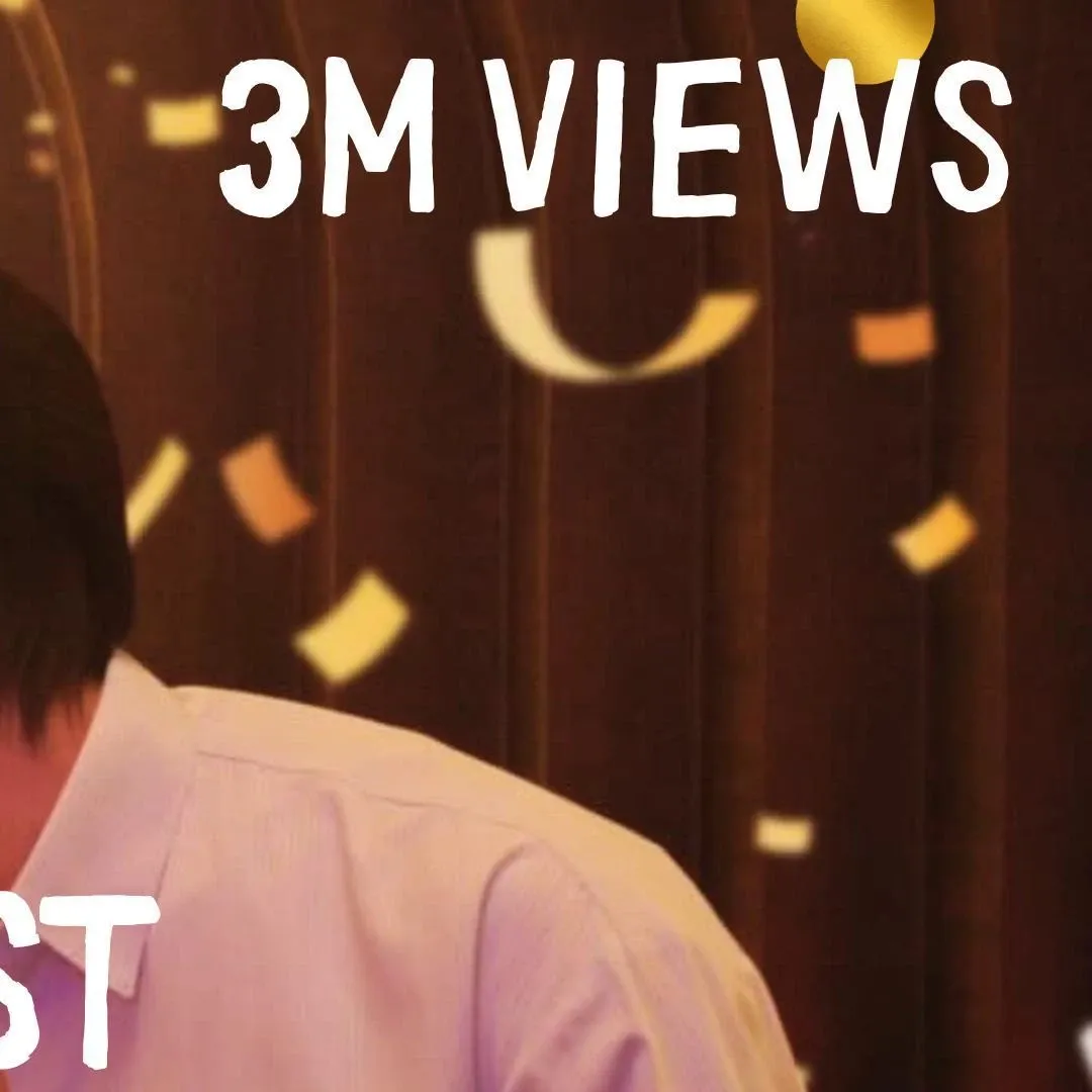 A moment captured by a fan of Est Supha Sangaworawong