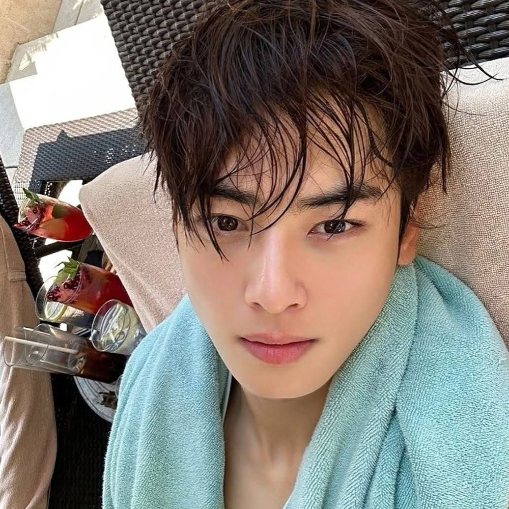 A moment captured by a fan of Cha Eunwoo