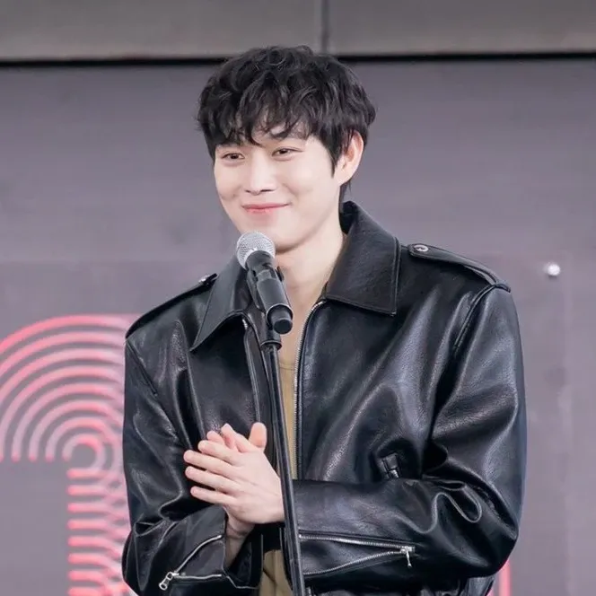 Behind-the-scenes cut of Kim Youngdae