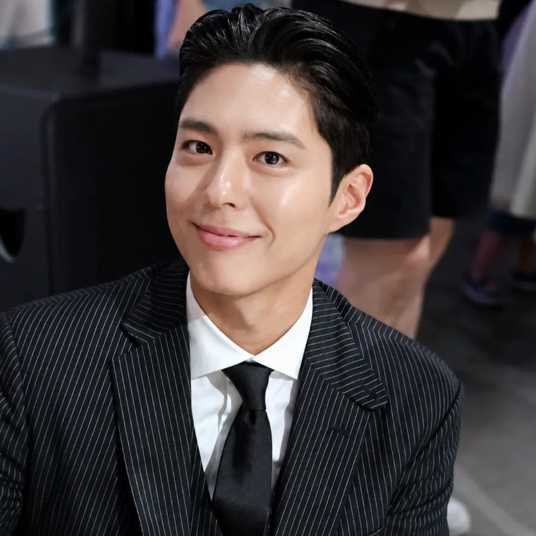 A moment captured by a fan of Park Bogum