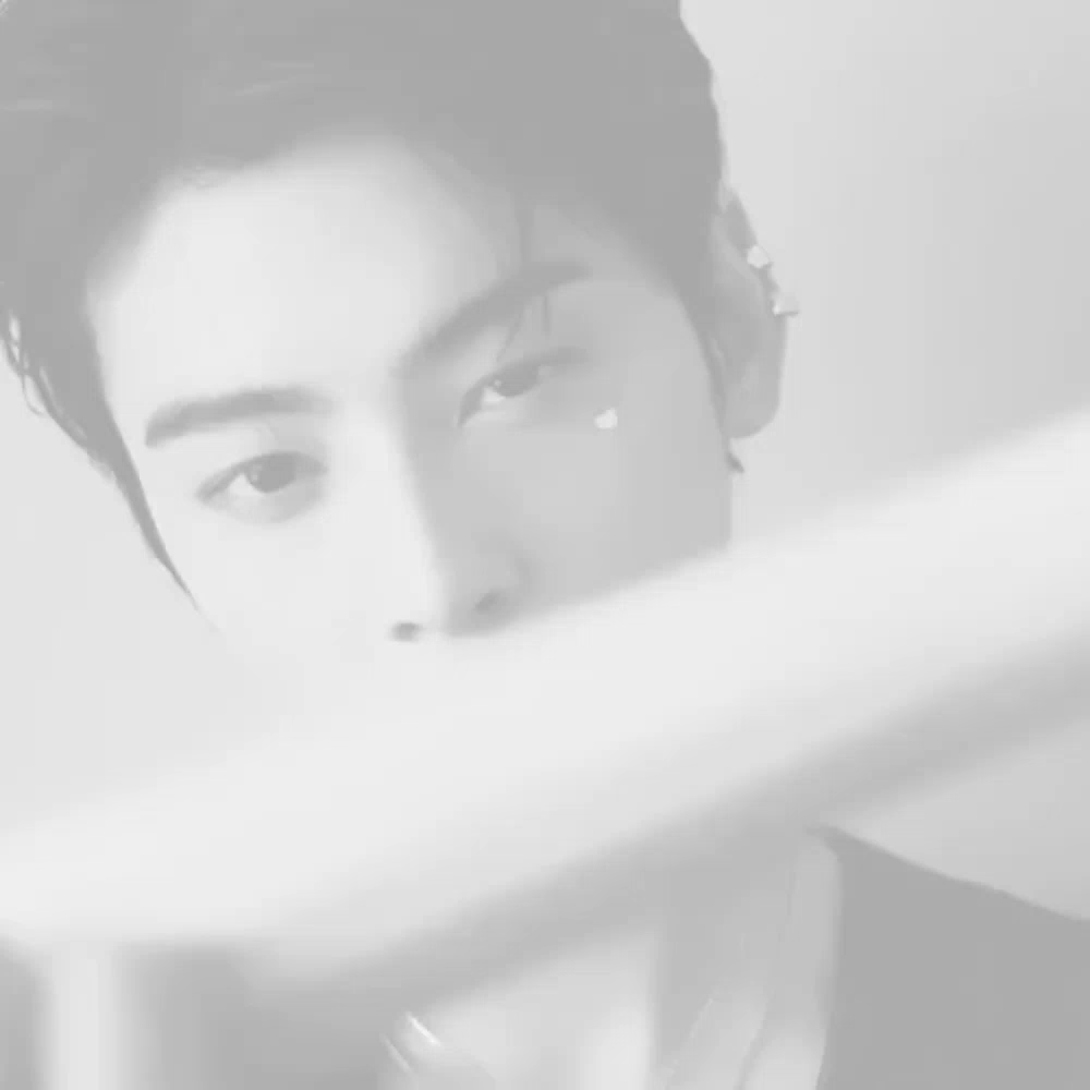 A moment captured by a fan of Cha Eunwoo