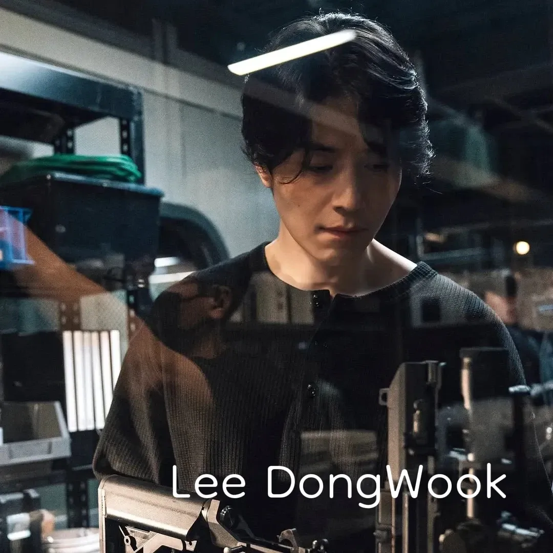 Behind-the-scenes cut of Lee Dongwook