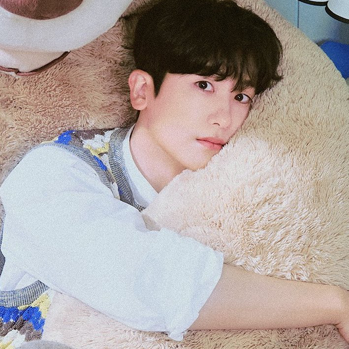 A moment captured by a fan of Park Hyungsik