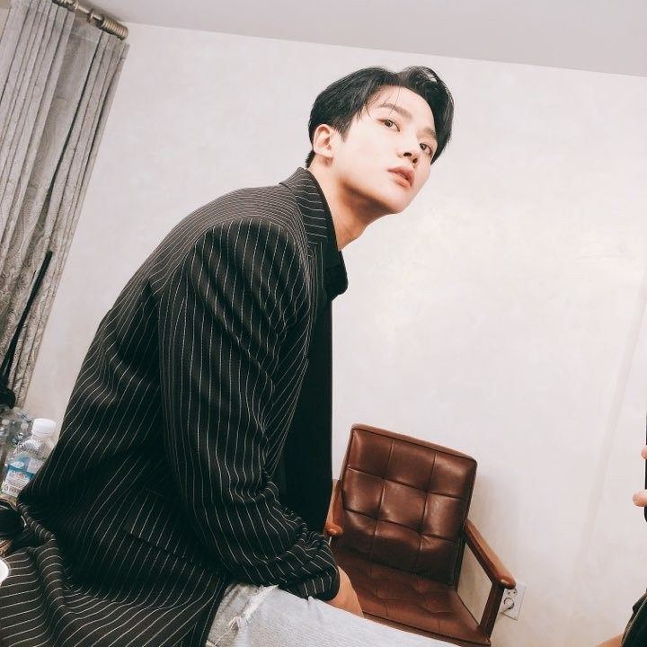 로운의 비하인드 컷