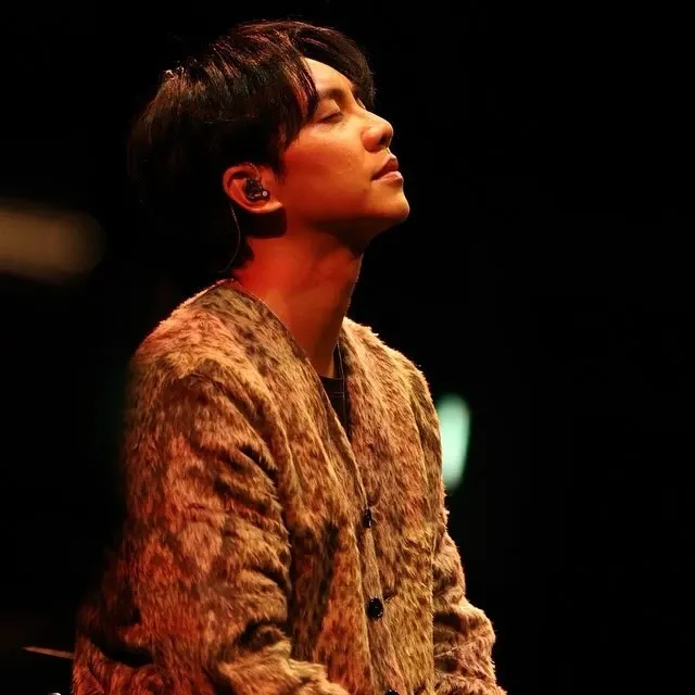 Foto terbaru dari Lee Seunggi