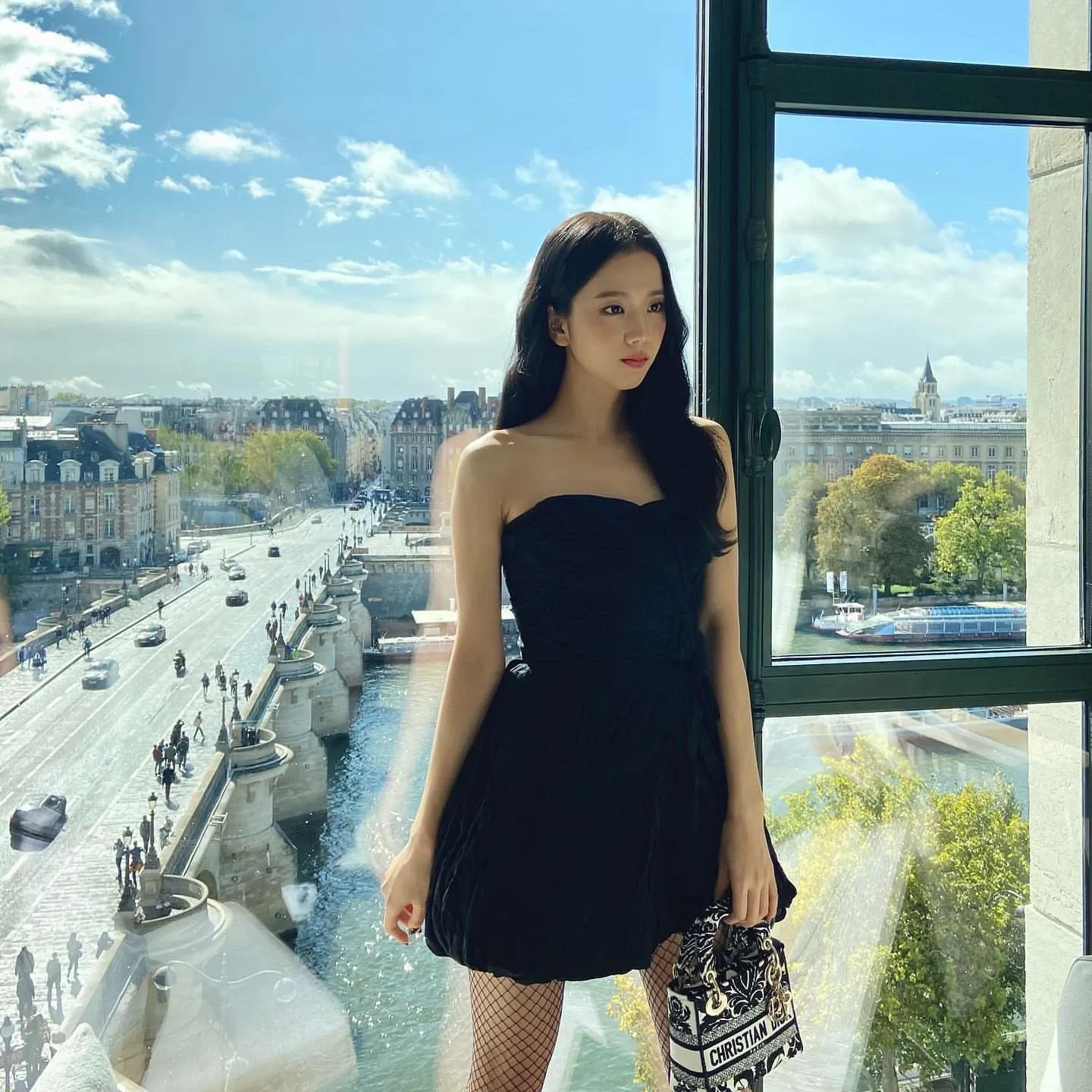 Behind-the-scenes cut of Jisoo (1995)