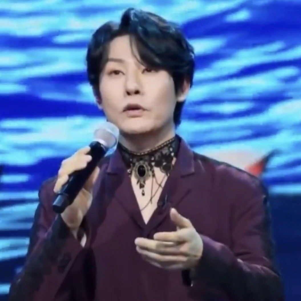 Behind-the-scenes cut of Kang Moonkyung