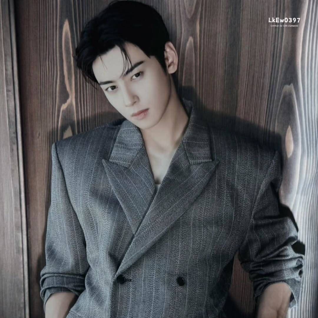 Latest photo of Cha Eunwoo