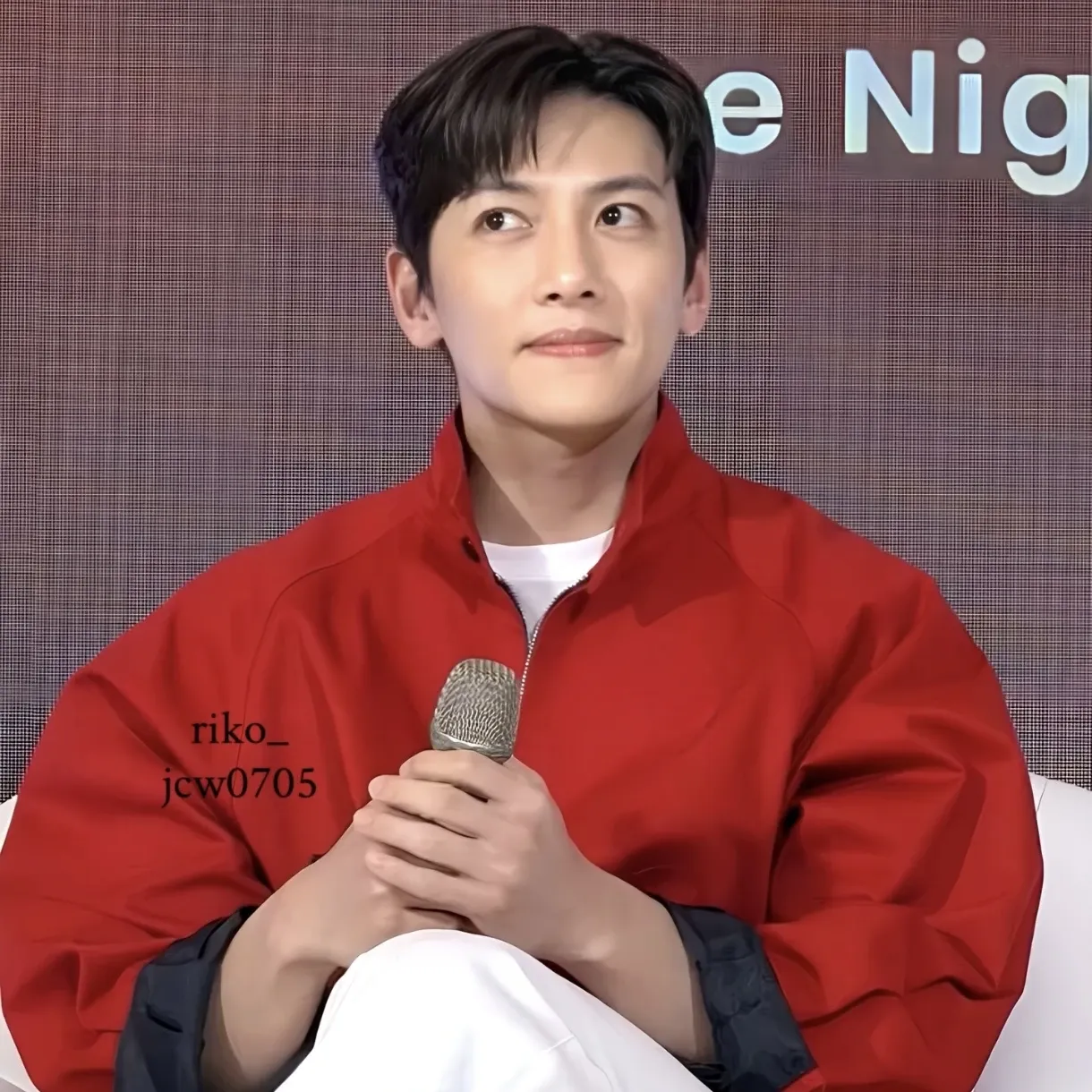 粉丝拍下的池昌旭瞬间