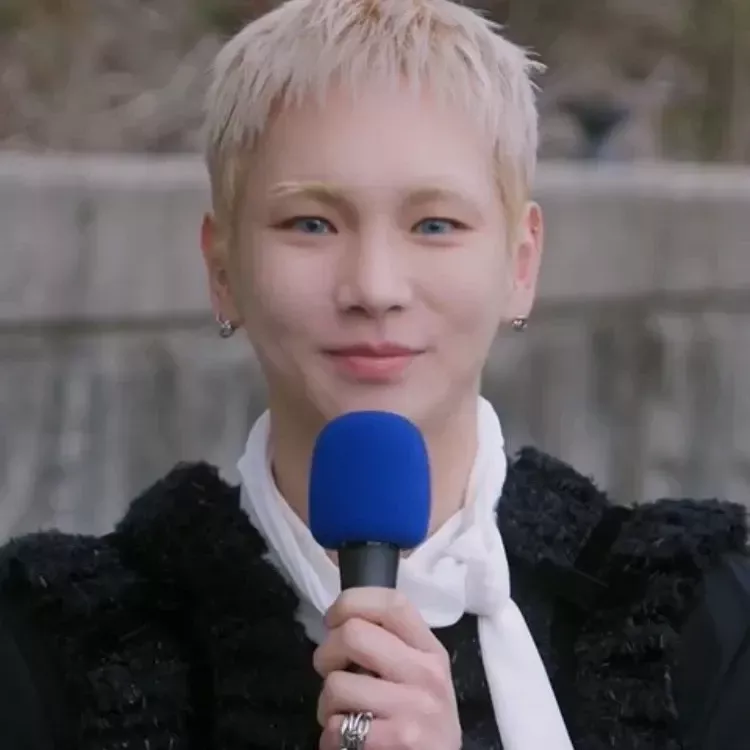A moment captured by a fan of Key