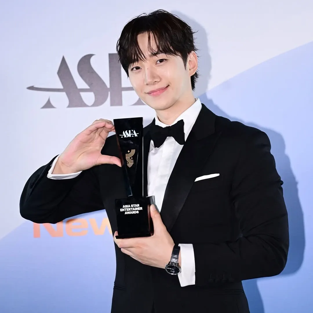 Behind-the-scenes cut of Lee Junho