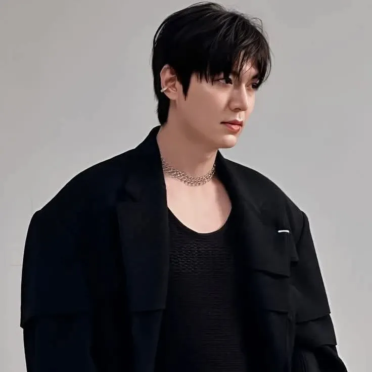 イ・ミンホの最近の活動ショット