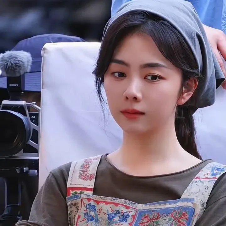Behind-the-scenes cut of Tan Song Yun