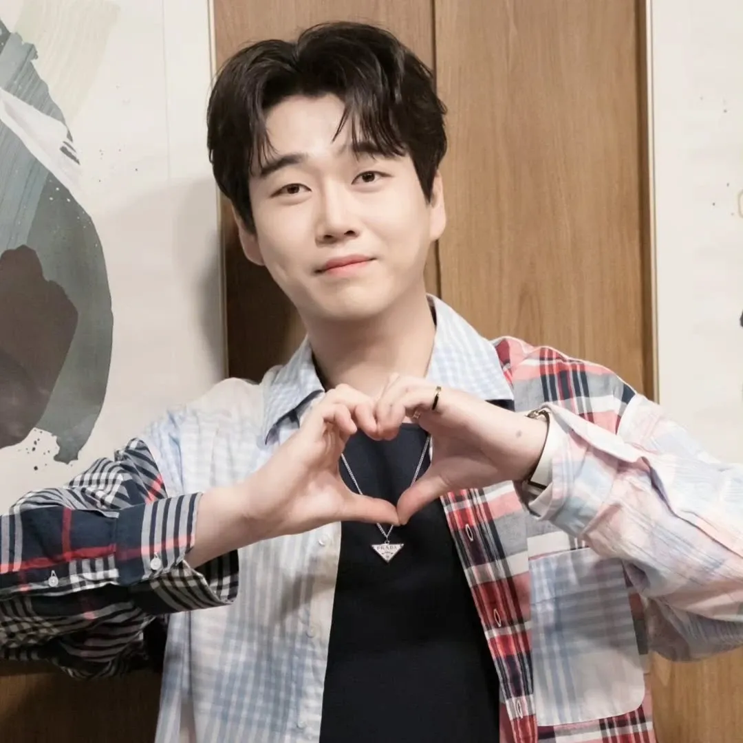 Behind-the-scenes cut of Hwang Youngwoong
