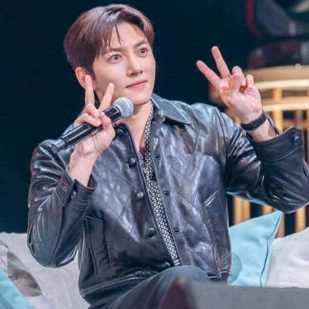 粉絲拍下的池昌旭瞬間