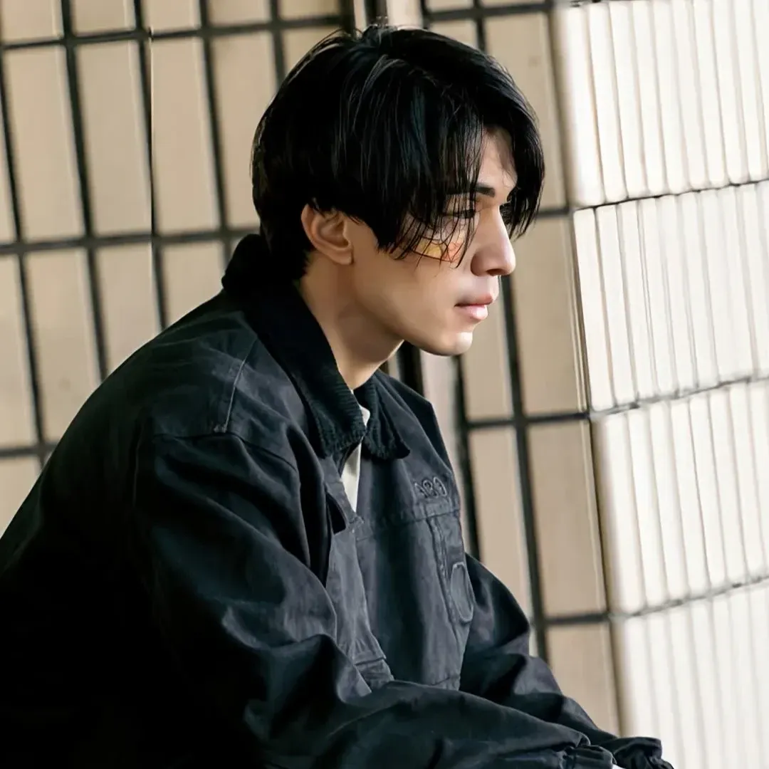 Recent activity shot of Lee Dongwook