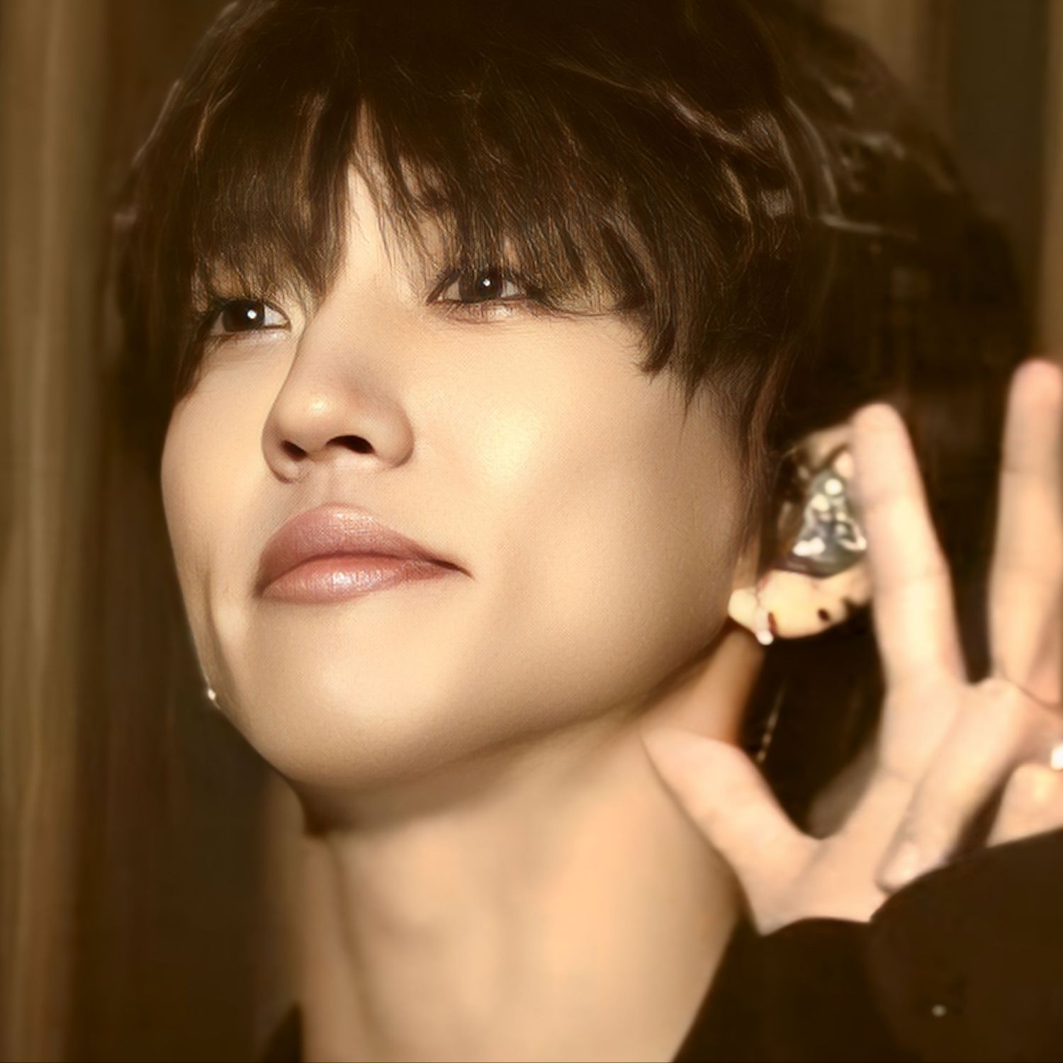 Behind-the-scenes cut of Lee Seungyoon