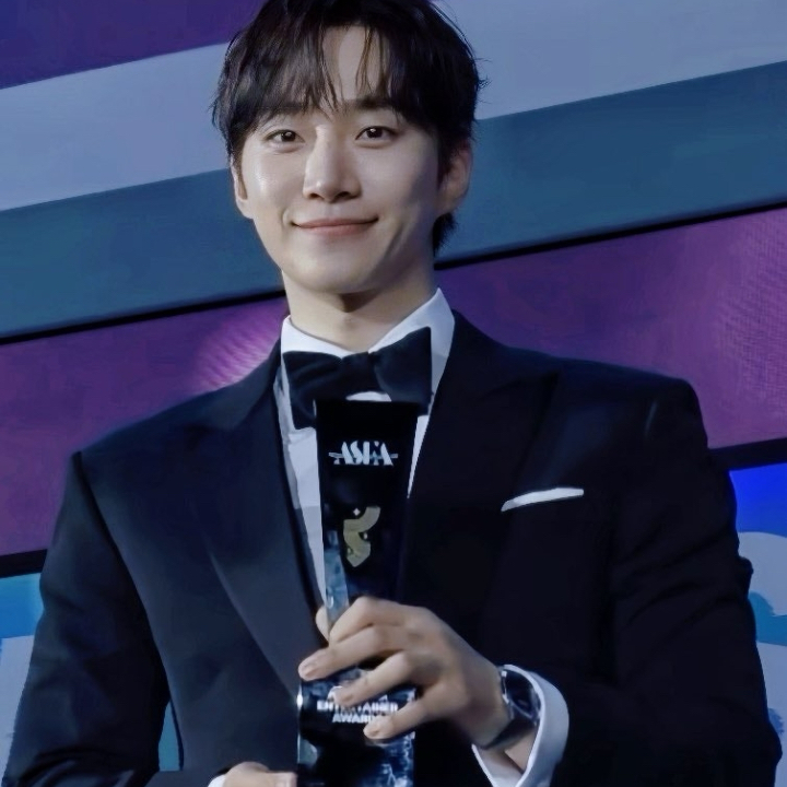 Behind-the-scenes cut of Lee Junho