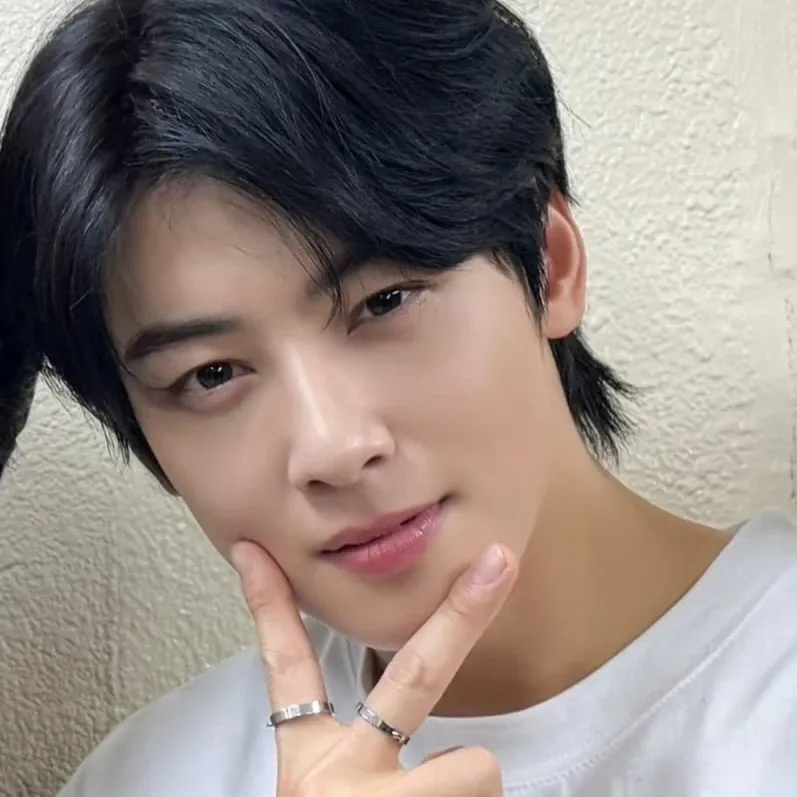 Latest photo of Cha Eunwoo