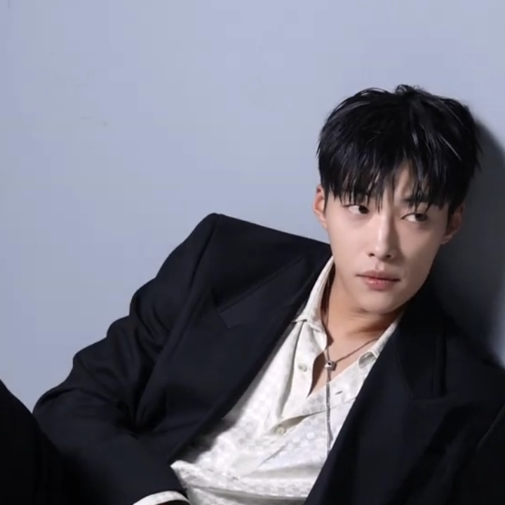 Behind-the-scenes cut of Woo Dohwan