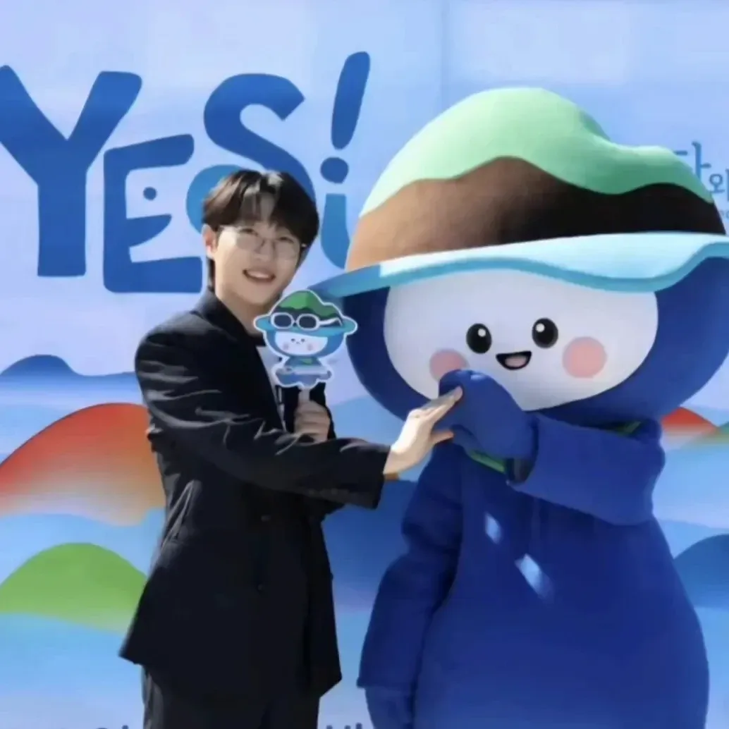 Behind-the-scenes cut of An Sunghoon