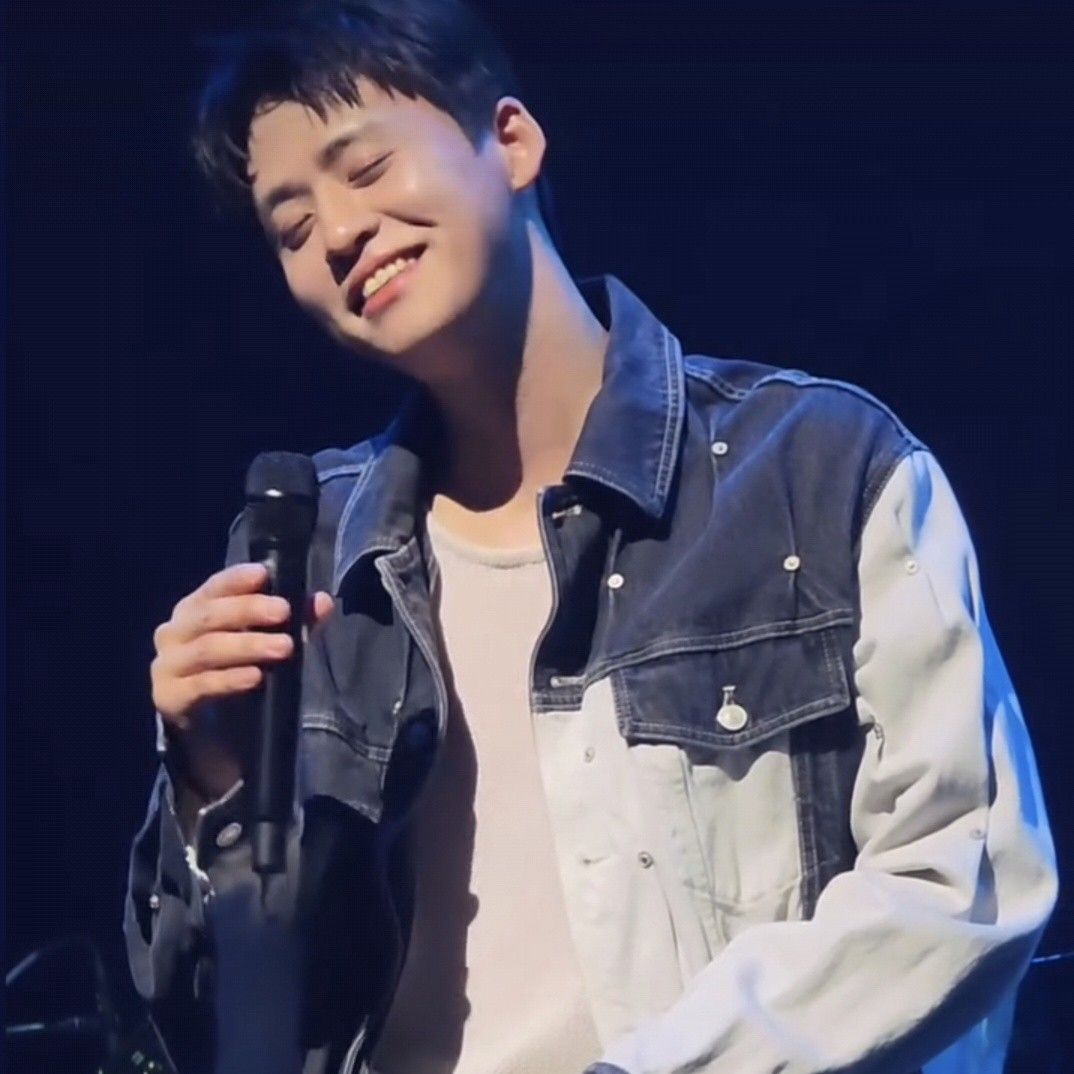 A moment captured by a fan of Lee Solomon