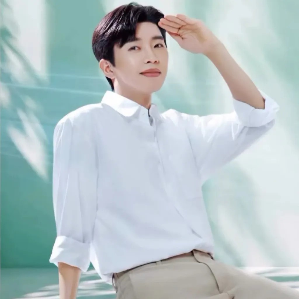 Behind-the-scenes cut of Lim Youngwoong