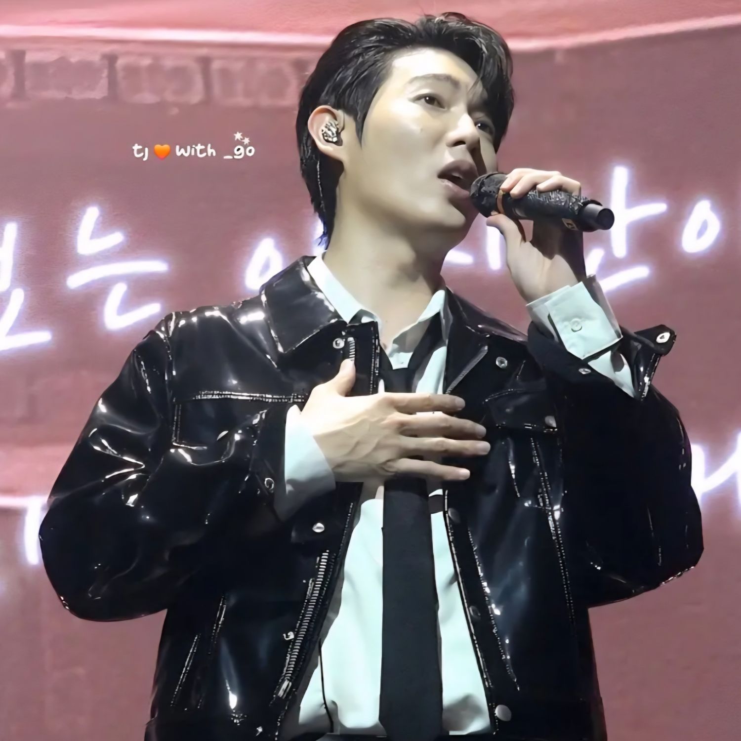 A moment captured by a fan of Son Taejin