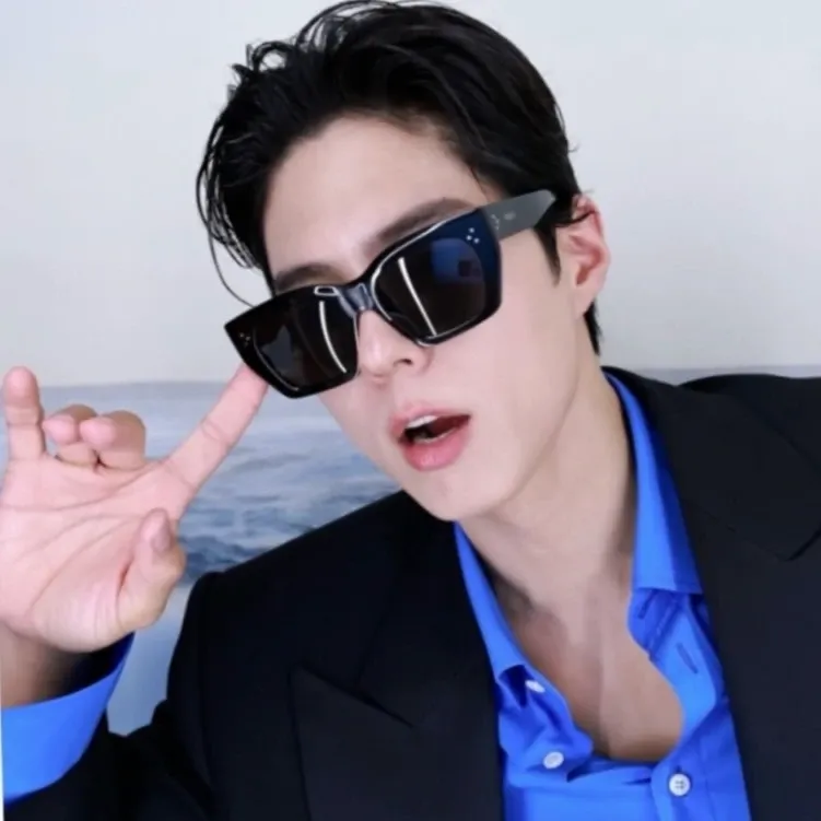 Behind-the-scenes cut of Park Bogum