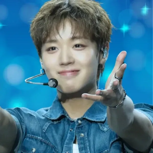 A moment captured by a fan of Park Jihoon