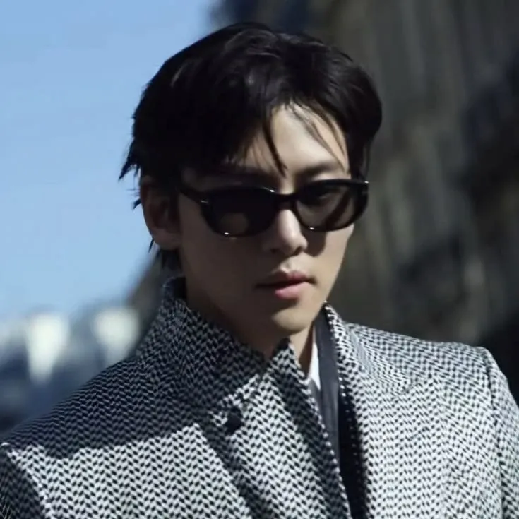 Behind-the-scenes cut of Ji Changwook