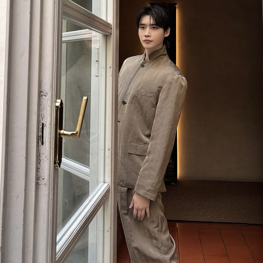 Latest photo of Lee Jongsuk