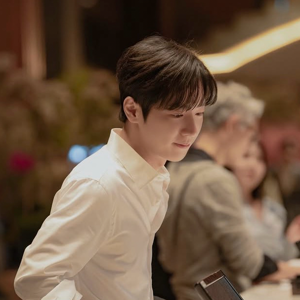 Behind-the-scenes cut of Lee Sangyeob