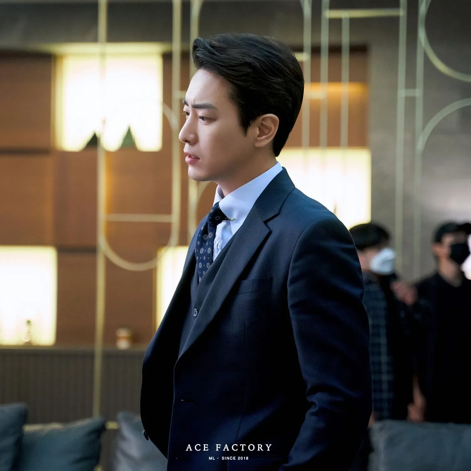 Behind-the-scenes cut of Lee Joonhyuk