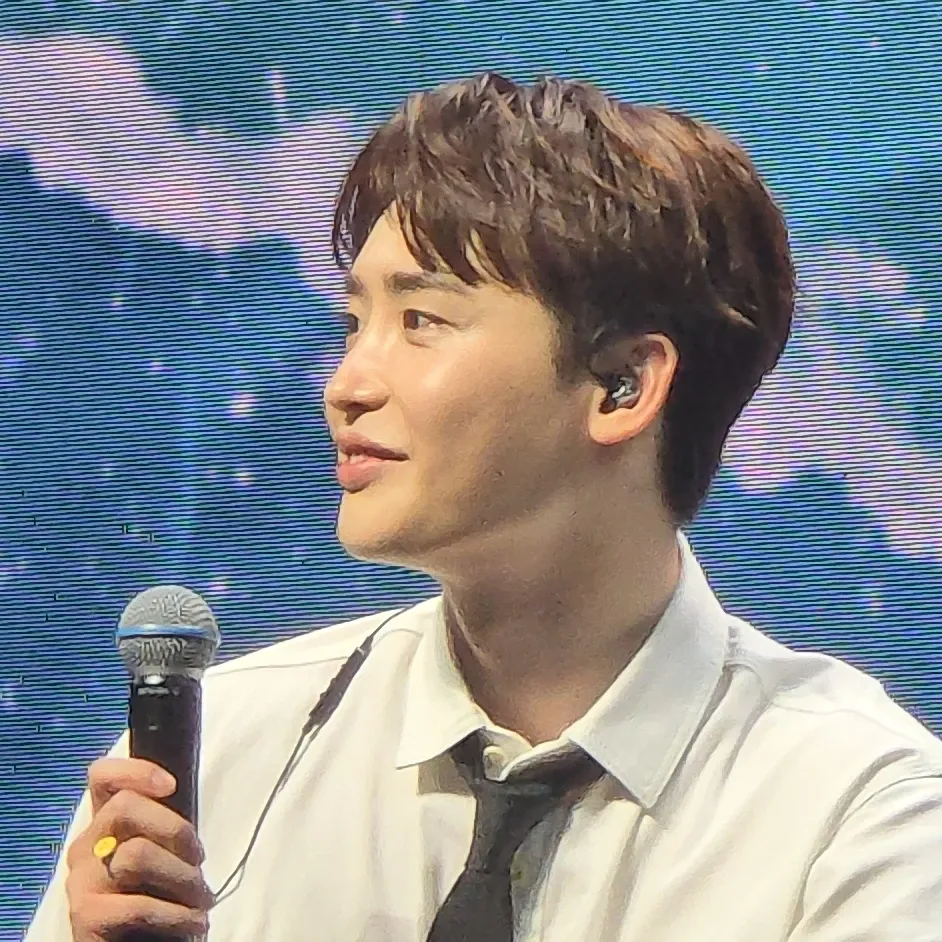 Behind-the-scenes cut of Lee Jongsuk