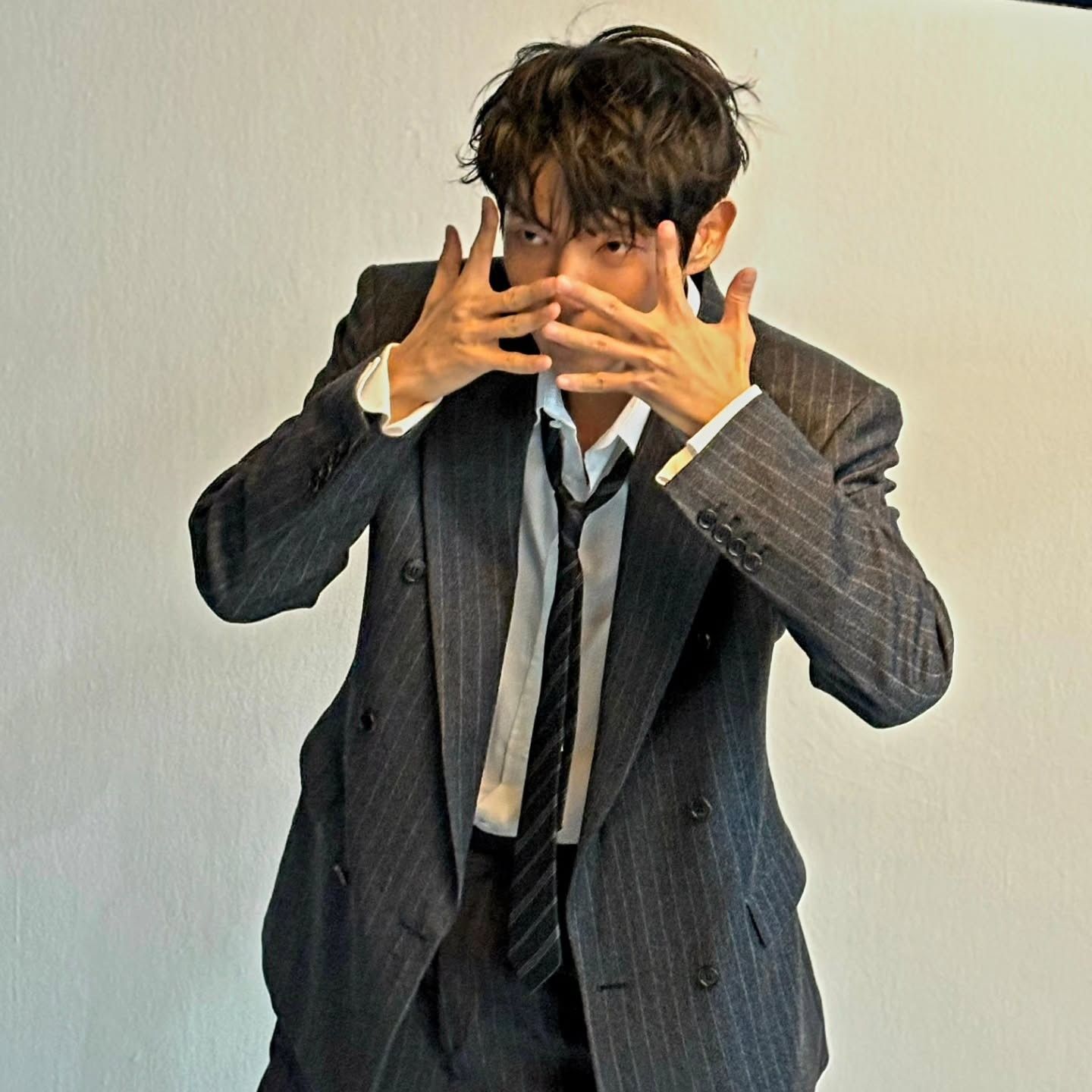 Behind-the-scenes cut of Lee Joongi