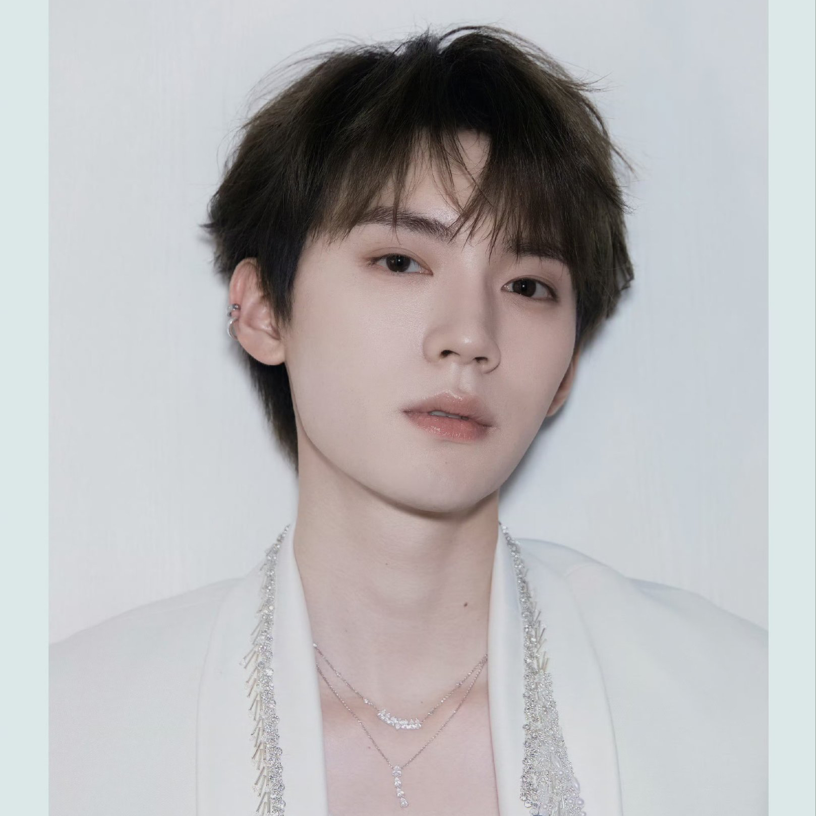 Behind-the-scenes cut of Zhou Yiran