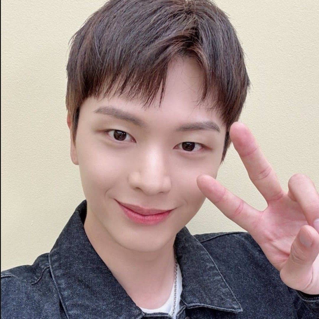 Latest photo of Yook Sungjae