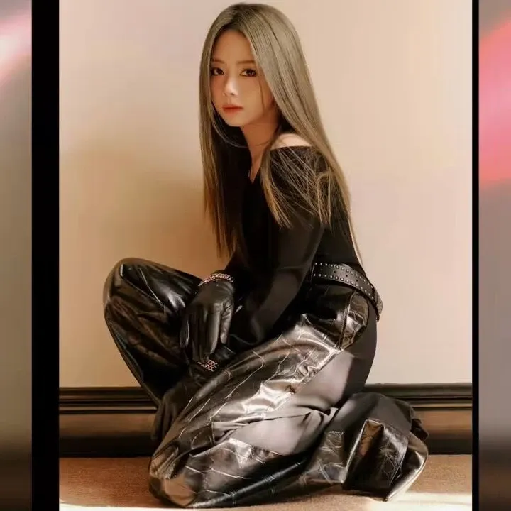 Behind-the-scenes cut of Tan Song Yun